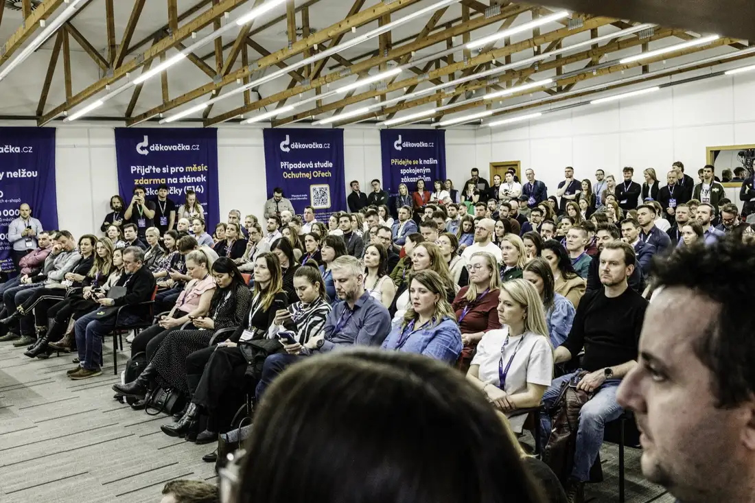 Petr Němeček přednáší na konferenci